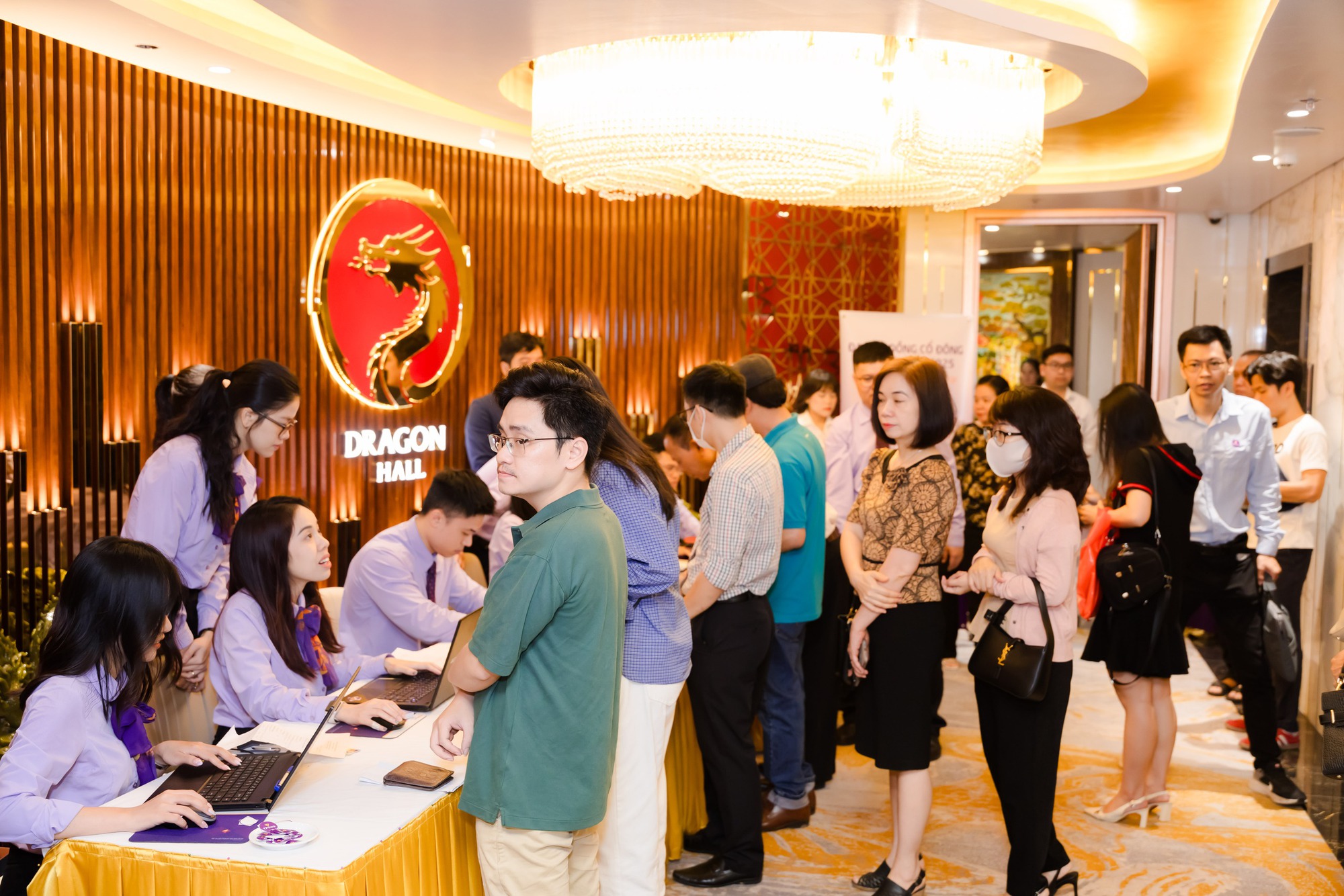 ĐHĐCĐ TPBank: Lãnh đạo ngân hàng nói về tác động của thuế quan, thương chiến- Ảnh 2. ĐHĐCĐ TPBank: Lãnh đạo ngân hàng nói về tác động của thuế quan, thương chiến- Ảnh 2.