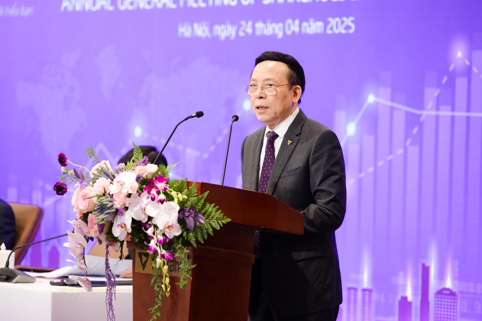 ĐHĐCĐ TPBank: Lãnh đạo ngân hàng nói về tác động của thuế quan, thương chiến- Ảnh 1. ĐHĐCĐ TPBank: Lãnh đạo ngân hàng nói về tác động của thuế quan, thương chiến- Ảnh 1.