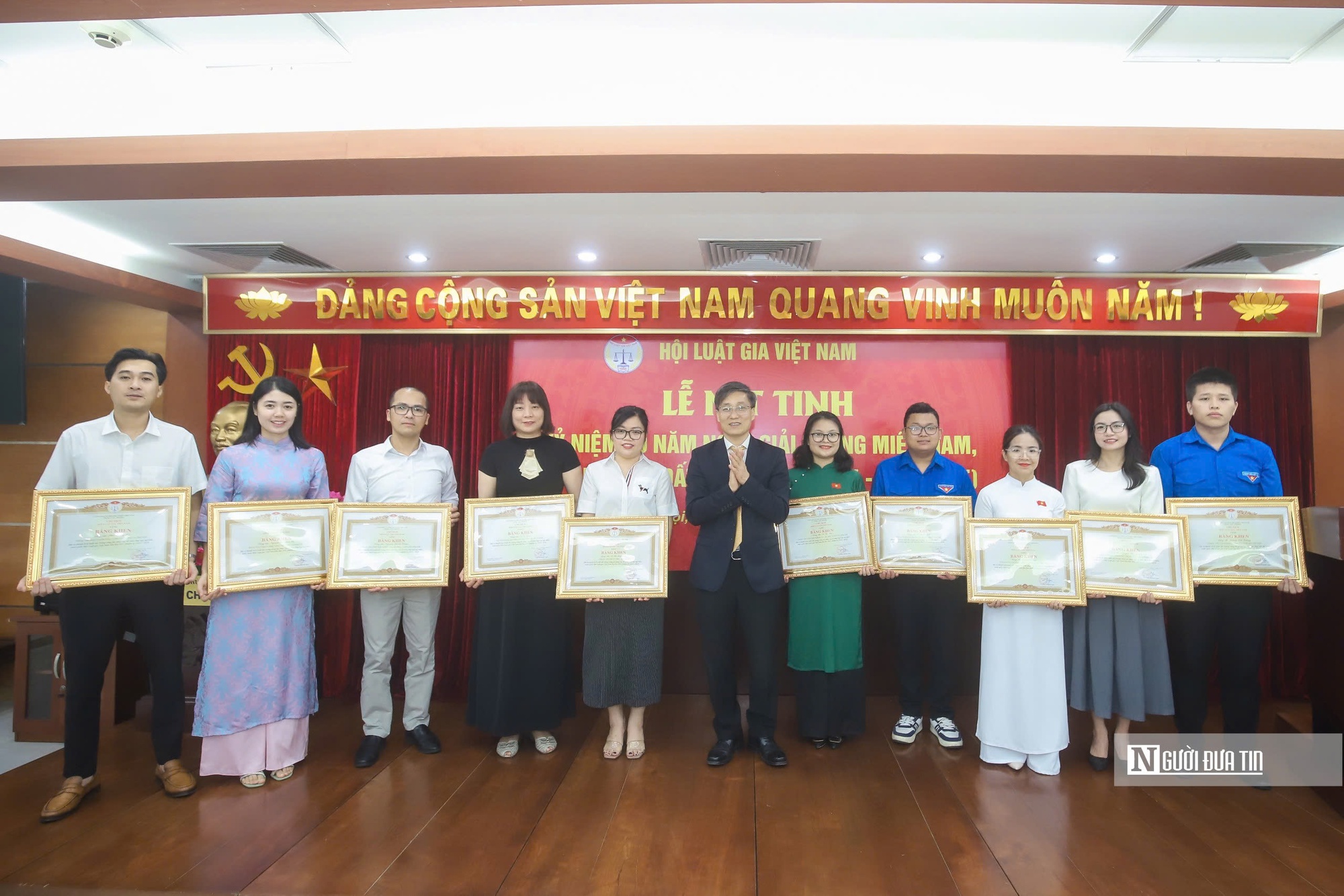 Tri ân thế hệ làm nên chiến thắng 30/4/1975: Hội Luật gia Việt Nam nguyện đem hết sức mình phụng sự Tổ quốc, phục vụ nhân dân- Ảnh 7. Tri ân thế hệ làm nên chiến thắng 30/4/1975: Hội Luật gia Việt Nam nguyện đem hết sức mình phụng sự Tổ quốc, phục vụ nhân dân- Ảnh 7.