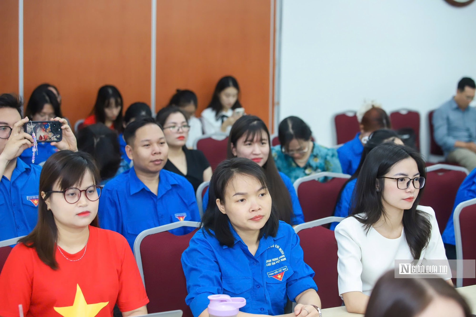 Tri ân thế hệ làm nên chiến thắng 30/4/1975: Hội Luật gia Việt Nam nguyện đem hết sức mình phụng sự Tổ quốc, phục vụ nhân dân- Ảnh 6. Tri ân thế hệ làm nên chiến thắng 30/4/1975: Hội Luật gia Việt Nam nguyện đem hết sức mình phụng sự Tổ quốc, phục vụ nhân dân- Ảnh 6.