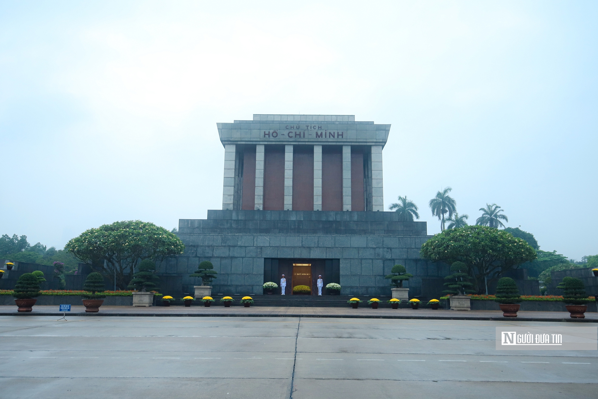 Trang nghiêm lễ chào cờ chào mừng 50 năm Giải phóng miền Nam, thống nhất đất nước- Ảnh 1. Trang nghiêm lễ chào cờ chào mừng 50 năm Giải phóng miền Nam, thống nhất đất nước- Ảnh 1.