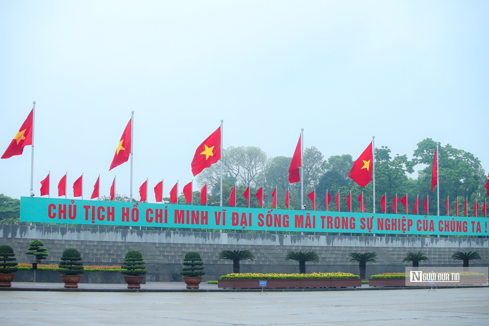 Trang nghiêm lễ chào cờ chào mừng 50 năm Giải phóng miền Nam, thống nhất đất nước- Ảnh 13. Trang nghiêm lễ chào cờ chào mừng 50 năm Giải phóng miền Nam, thống nhất đất nước- Ảnh 13.