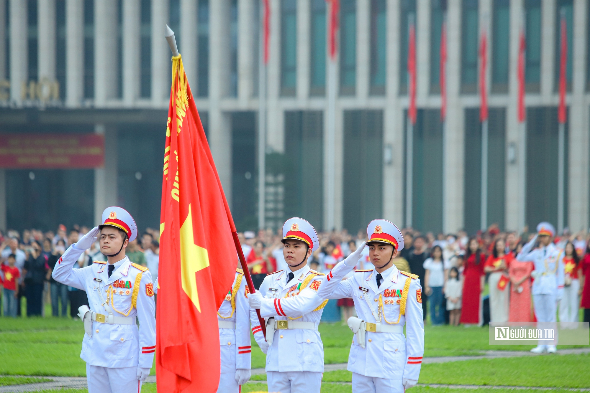 Trang nghiêm lễ chào cờ chào mừng 50 năm Giải phóng miền Nam, thống nhất đất nước- Ảnh 10. Trang nghiêm lễ chào cờ chào mừng 50 năm Giải phóng miền Nam, thống nhất đất nước- Ảnh 10.