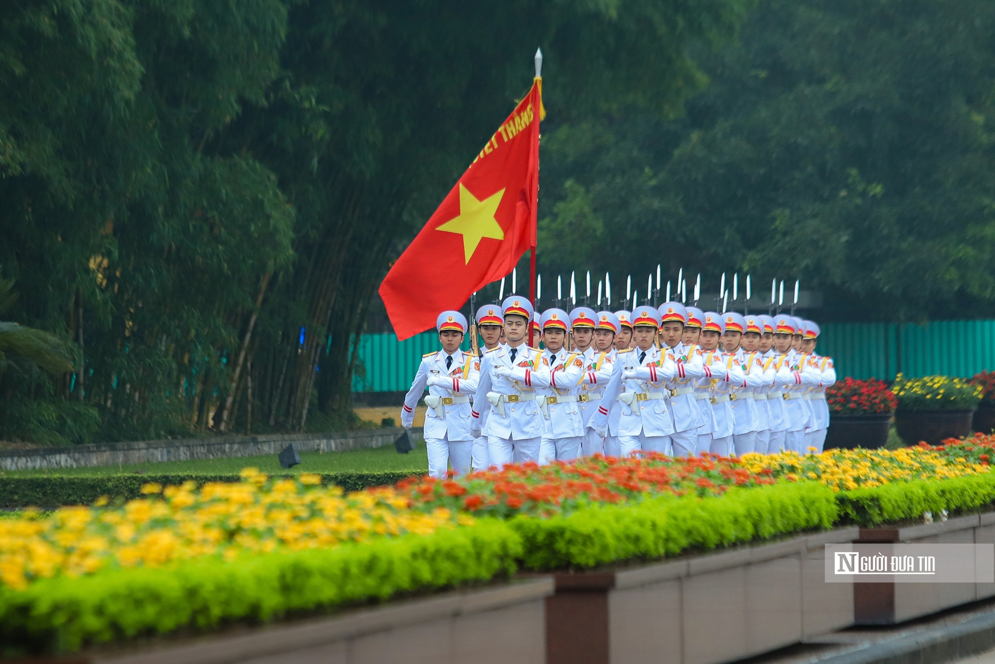 Trang nghiêm lễ chào cờ chào mừng 50 năm Giải phóng miền Nam, thống nhất đất nước- Ảnh 14. Trang nghiêm lễ chào cờ chào mừng 50 năm Giải phóng miền Nam, thống nhất đất nước- Ảnh 14.