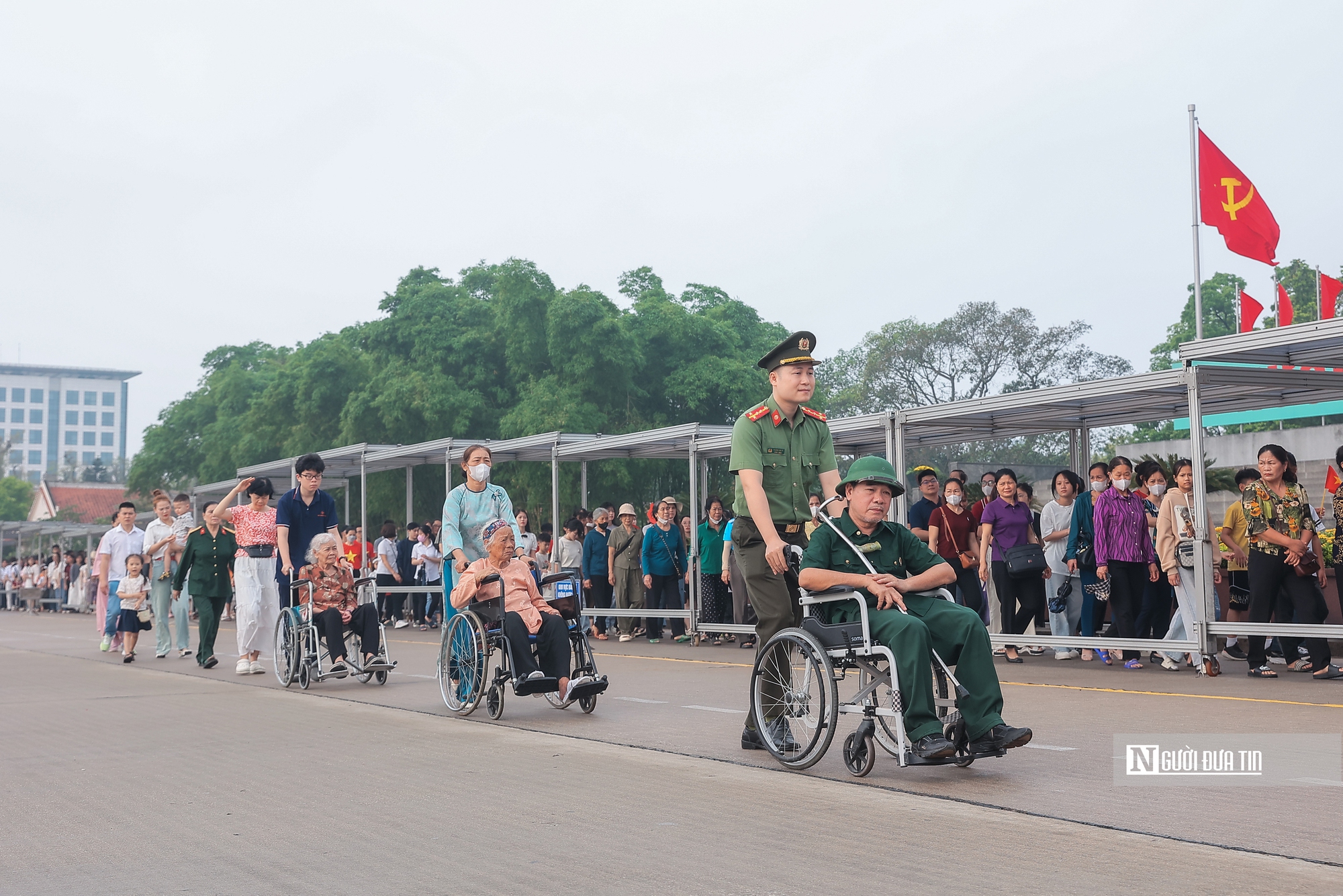 Trang nghiêm lễ chào cờ chào mừng 50 năm Giải phóng miền Nam, thống nhất đất nước- Ảnh 19. Trang nghiêm lễ chào cờ chào mừng 50 năm Giải phóng miền Nam, thống nhất đất nước- Ảnh 19.