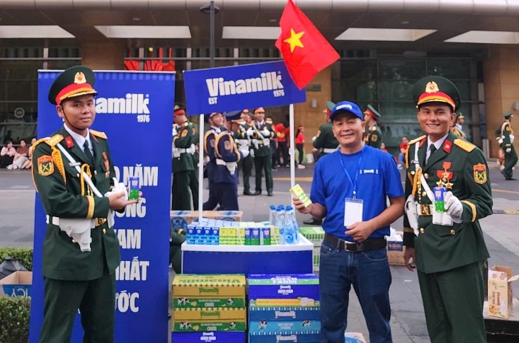 Vinamilk gửi tặng hơn 150.000 sản phẩm đến người dân tham gia 'Concert Quốc gia'- Ảnh 1. Vinamilk gửi tặng hơn 150.000 sản phẩm đến người dân tham gia 'Concert Quốc gia'- Ảnh 1.