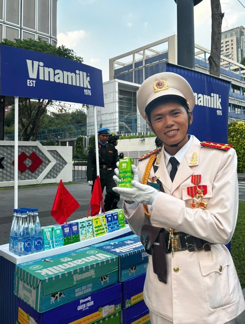 Vinamilk gửi tặng hơn 150.000 sản phẩm đến người dân tham gia 'Concert Quốc gia'- Ảnh 4. Vinamilk gửi tặng hơn 150.000 sản phẩm đến người dân tham gia 'Concert Quốc gia'- Ảnh 4.