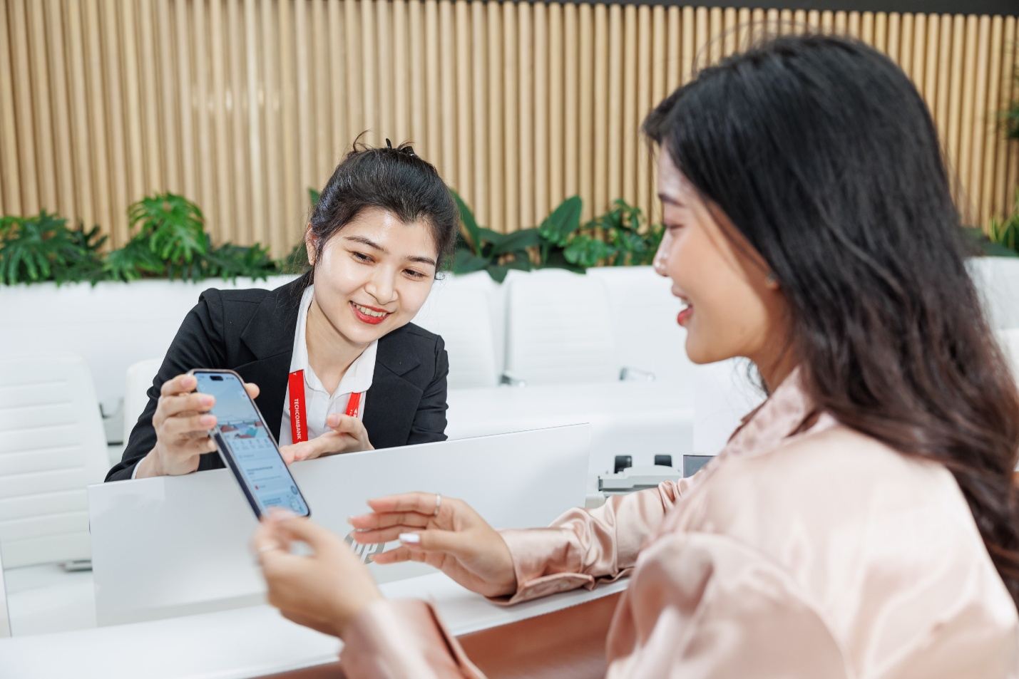 Khác biệt triết lý "lấy khách hàng làm trọng tâm" của Techcombank nhìn từ "Sinh Lời Tự Động”- Ảnh 1. Khác biệt triết lý "lấy khách hàng làm trọng tâm" của Techcombank nhìn từ "Sinh Lời Tự Động”- Ảnh 1.