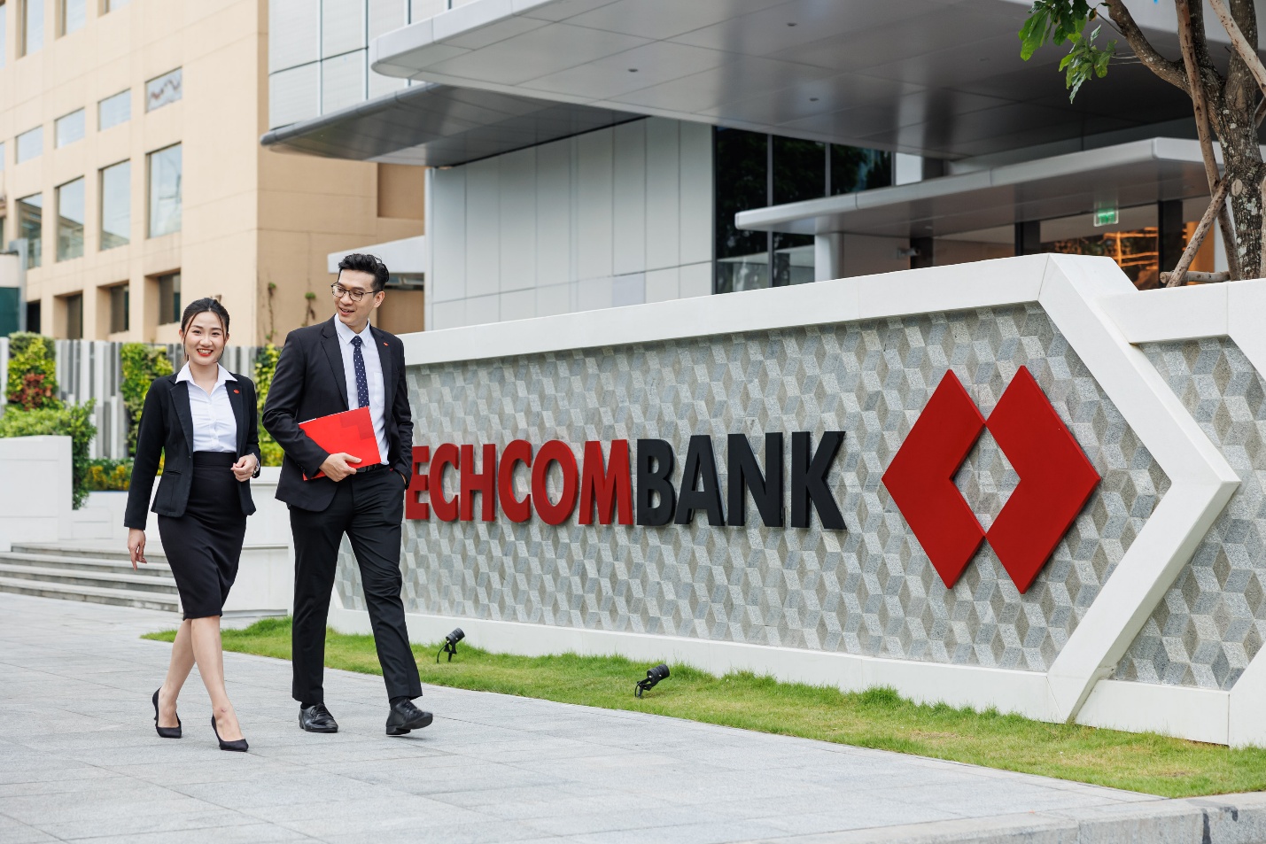 Khác biệt triết lý "lấy khách hàng làm trọng tâm" của Techcombank nhìn từ "Sinh Lời Tự Động”- Ảnh 3. Khác biệt triết lý "lấy khách hàng làm trọng tâm" của Techcombank nhìn từ "Sinh Lời Tự Động”- Ảnh 3.