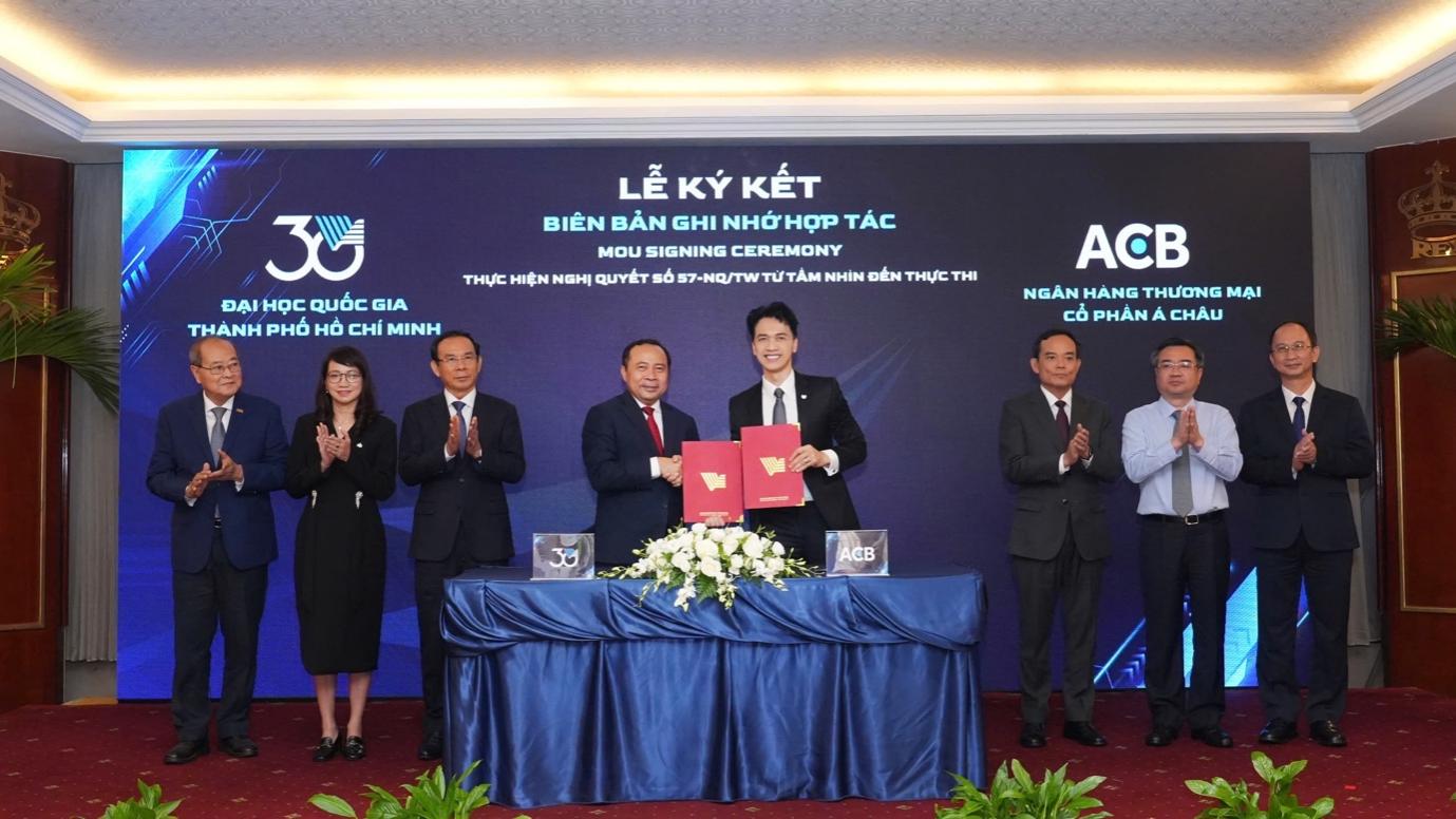 ACB và ĐH Quốc gia TP.HCM ký kết thỏa thuận hợp tác chiến lược: Kiến tạo hệ sinh thái đổi mới từ mô hình “Nhà nước - Nhà trường - Doanh nghiệp”- Ảnh 1. ACB và ĐH Quốc gia TP.HCM ký kết thỏa thuận hợp tác chiến lược: Kiến tạo hệ sinh thái đổi mới từ mô hình “Nhà nước - Nhà trường - Doanh nghiệp”- Ảnh 1.