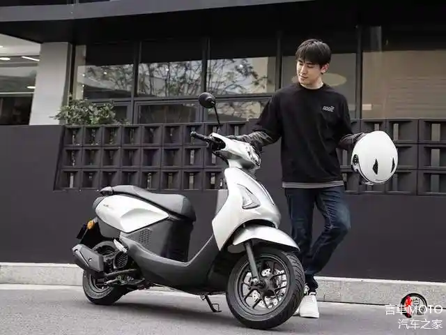 Xe ga 125cc ăn 1,8L/100km ra mắt: trang bị ABS như Honda SH, giá chỉ từ 32 triệu đồng hứa hẹn soán ngôi Vision- Ảnh 2. Xe ga 125cc ăn 1,8L/100km ra mắt: trang bị ABS như Honda SH, giá chỉ từ 32 triệu đồng hứa hẹn soán ngôi Vision- Ảnh 2.