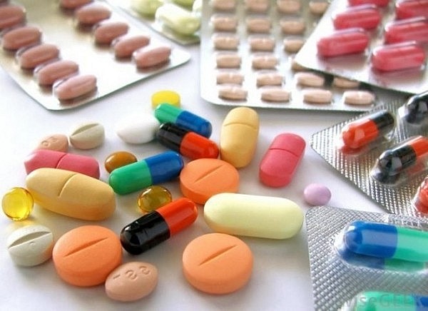 Thủ đoạn mới đặc biệt nguy hiểm: Trộn lẫn thuốc thật với thuốc giả, lấy mác "hàng xách tay" để bán ra thị trường- Ảnh 1.