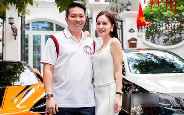 Vợ chồng 'đại gia quận 7' Đoàn Di Băng: Từng là quản lý cấp cao tại Lô Hội, thế chấp tài sản vay tiêu dùng- Ảnh 2. Vợ chồng 'đại gia quận 7' Đoàn Di Băng: Từng là quản lý cấp cao tại Lô Hội, thế chấp tài sản vay tiêu dùng- Ảnh 2.