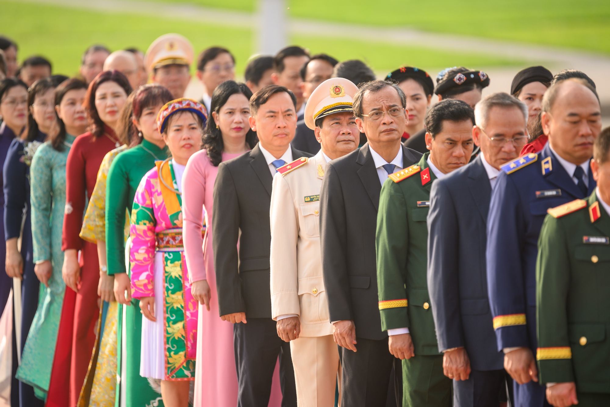 Lãnh đạo Đảng, Nhà nước cùng các ĐBQH vào Lăng viếng Chủ tịch Hồ Chí Minh- Ảnh 5. Lãnh đạo Đảng, Nhà nước cùng các ĐBQH vào Lăng viếng Chủ tịch Hồ Chí Minh- Ảnh 5.