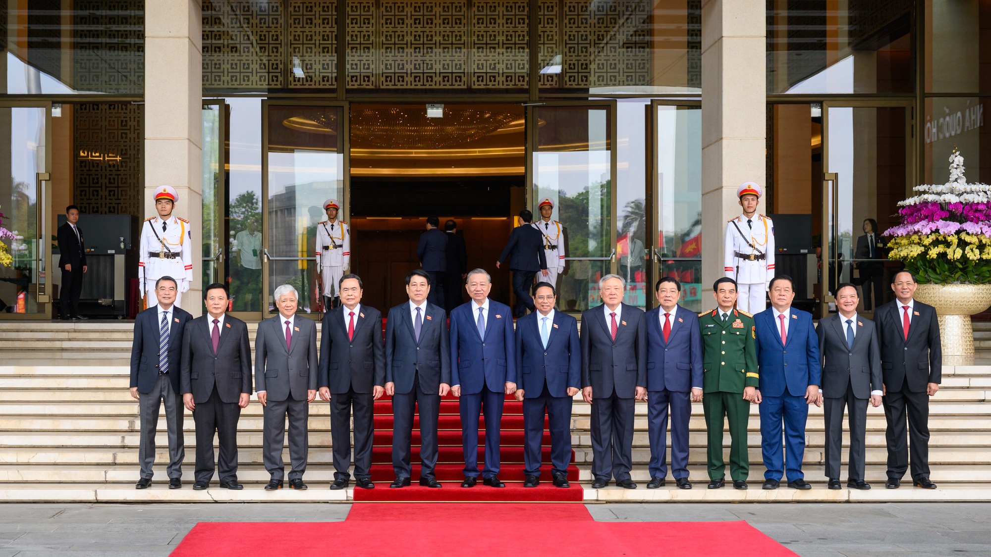 Lãnh đạo Đảng, Nhà nước cùng các ĐBQH vào Lăng viếng Chủ tịch Hồ Chí Minh- Ảnh 8. Lãnh đạo Đảng, Nhà nước cùng các ĐBQH vào Lăng viếng Chủ tịch Hồ Chí Minh- Ảnh 8.