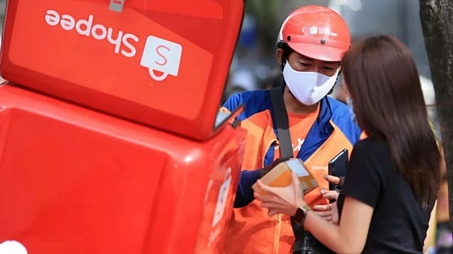 Shopee tung "đòn nặng ký" trong cuộc đua thương mại điện tử: Freeship TẤT CẢ đơn hàng từ 1/7 - Ảnh 2. Shopee tung "đòn nặng ký" trong cuộc đua thương mại điện tử: Freeship TẤT CẢ đơn hàng từ 1/7 - Ảnh 2.