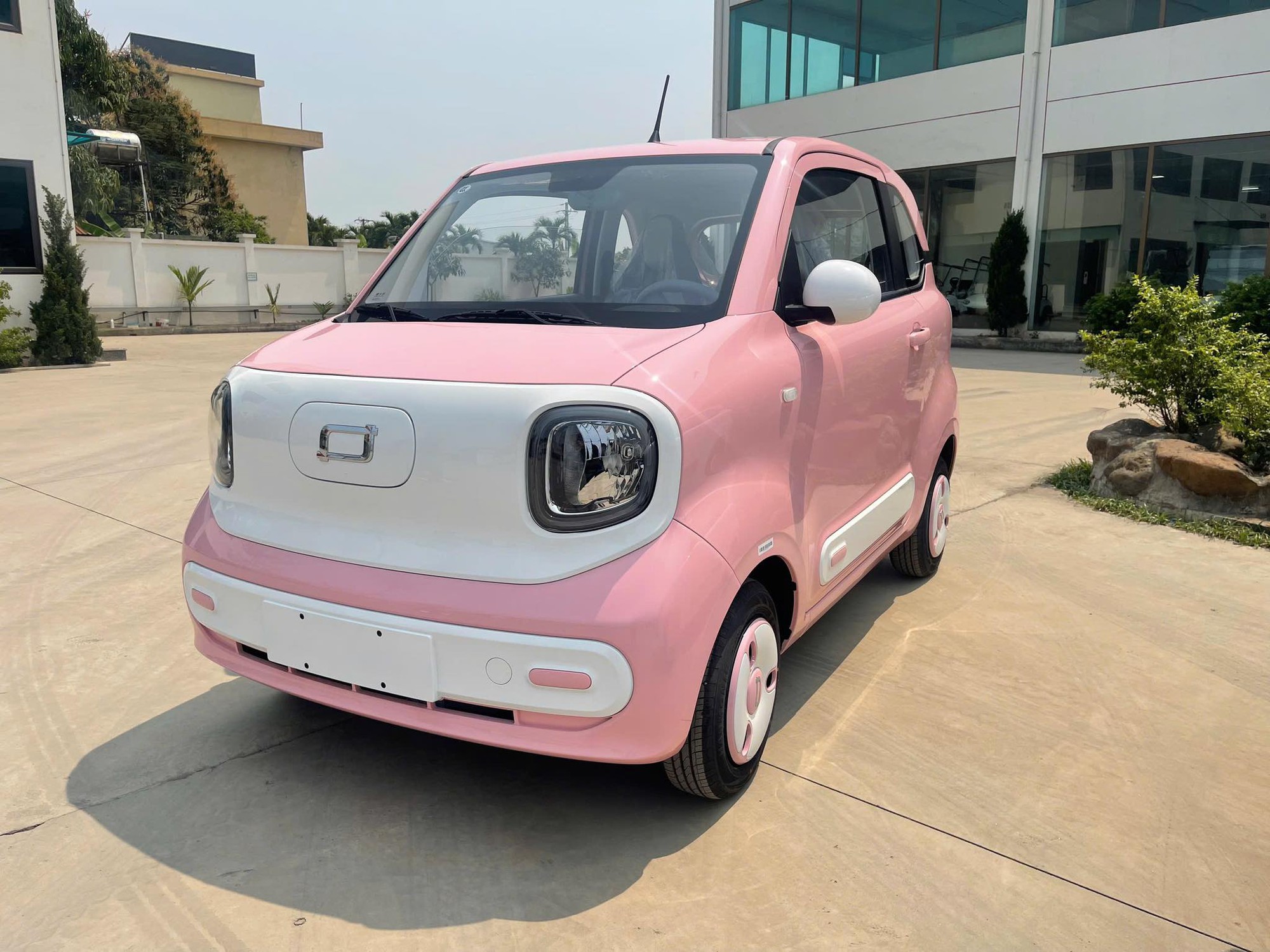 Tân binh xe điện mini đổ bộ thị trường Việt: Thiết kế đẹp mắt, sạc một lần chạy 170 km - giá dự kiến 199 triệu đồng- Ảnh 2. Tân binh xe điện mini về đại lý Việt cuối tháng 6: Sạc một lần chạy 170 km - chốt giá 199 triệu đồng - Ảnh 2.