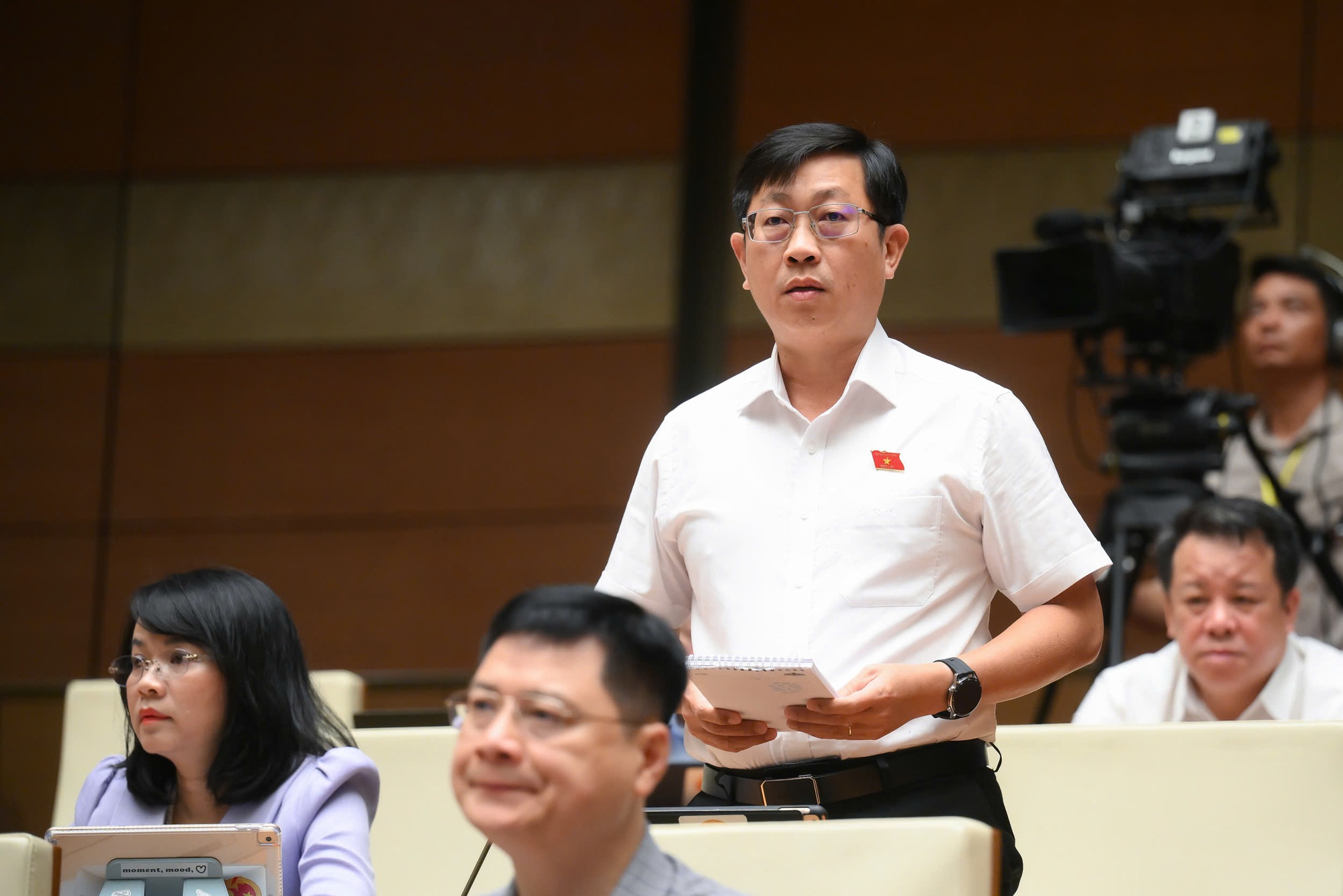 Chất vấn Bộ trưởng về thuế khoán, đại biểu nói "không ngại nộp thuế, chỉ ngại cách tính"- Ảnh 3. Chất vấn Bộ trưởng về thuế khoán, đại biểu nói "không ngại nộp thuế, chỉ ngại cách tính"- Ảnh 3.