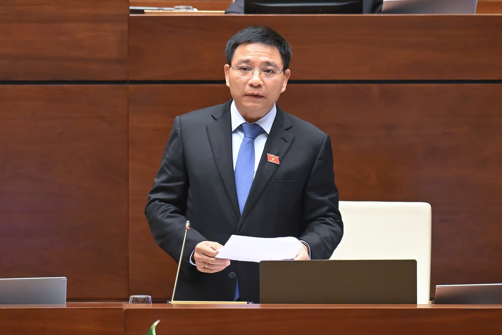 Chất vấn Bộ trưởng về thuế khoán, đại biểu nói "không ngại nộp thuế, chỉ ngại cách tính"- Ảnh 2. Chất vấn Bộ trưởng về thuế khoán, đại biểu nói "không ngại nộp thuế, chỉ ngại cách tính"- Ảnh 2.