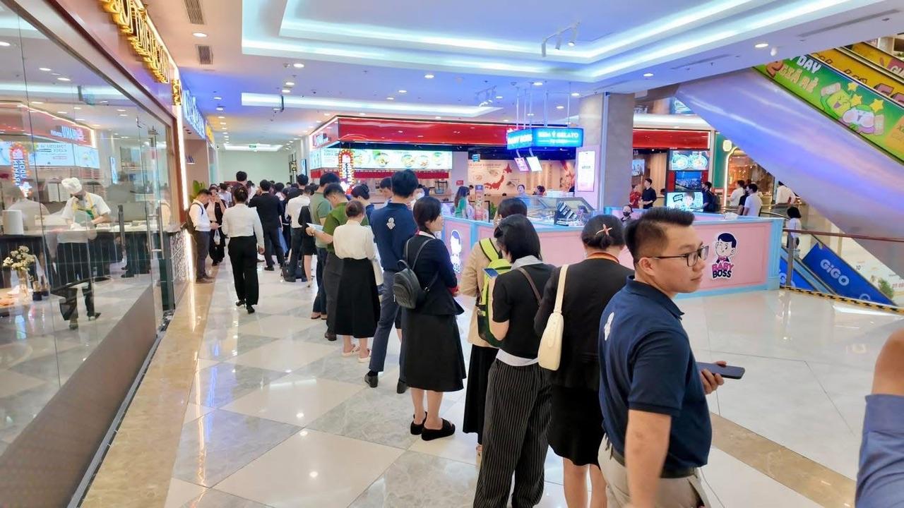 Dự án của tỷ phú Phạm Nhật Vượng tại Long An gây choáng trên thị trường khi vừa ra mắt, 5.000 booking “cháy hàng” vì giá chỉ hơn 4 tỷ/căn thấp tầng giãn xây - Ảnh 9.