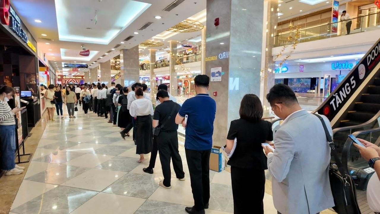 Dự án của tỷ phú Phạm Nhật Vượng tại Long An gây choáng trên thị trường khi vừa ra mắt, 5.000 booking “cháy hàng” vì giá chỉ hơn 4 tỷ/căn thấp tầng giãn xây - Ảnh 10.