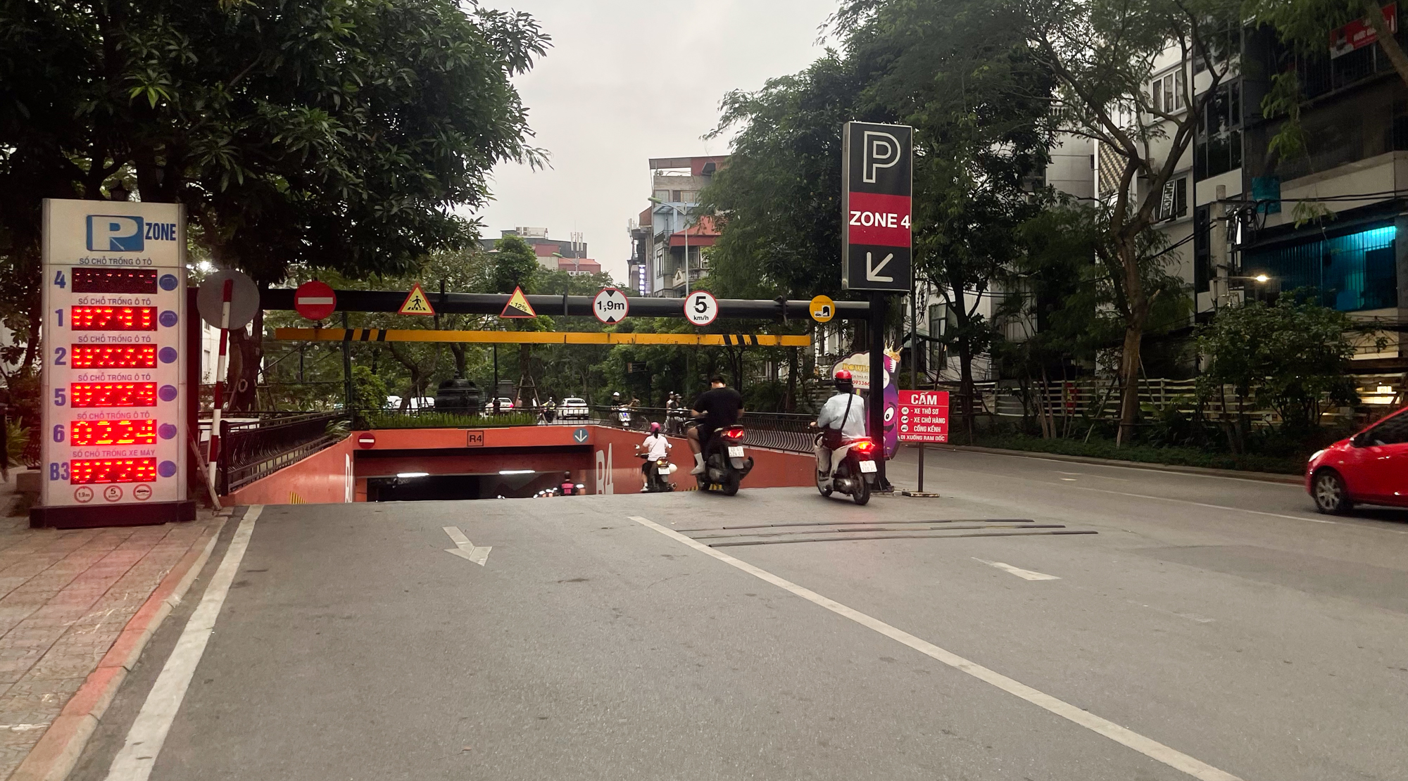 Hầm để xe rộng hơn một phường ở Hà Nội, nằm dưới khu đô thị của Vinhomes- Ảnh 4. Hầm để xe rộng hơn một phường ở Hà Nội, nằm dưới khu đô thị của Vinhomes- Ảnh 4.