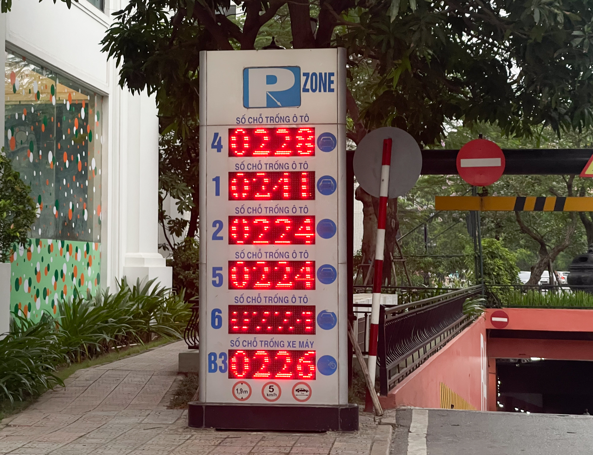 Hầm để xe rộng hơn một phường ở Hà Nội, nằm dưới khu đô thị của Vinhomes- Ảnh 5. Hầm để xe rộng hơn một phường ở Hà Nội, nằm dưới khu đô thị của Vinhomes- Ảnh 5.