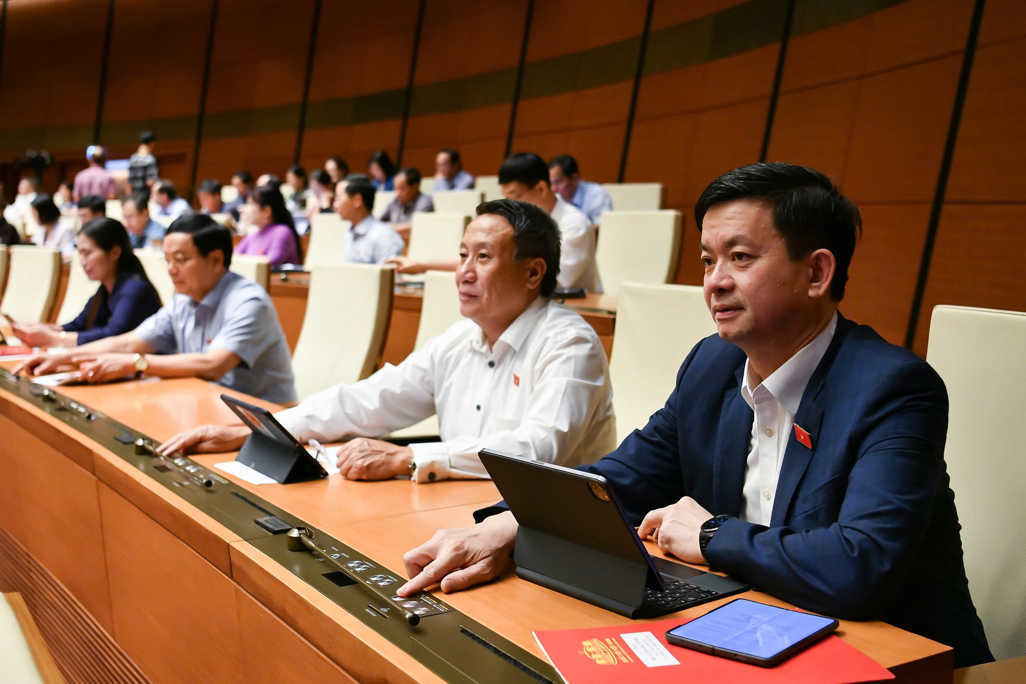 Quốc hội chốt nội dung giám sát 2026: Từ đường sắt tốc độ cao đến chống lãng phí- Ảnh 1. Quốc hội chốt nội dung giám sát 2026: Từ đường sắt tốc độ cao đến chống lãng phí- Ảnh 1.