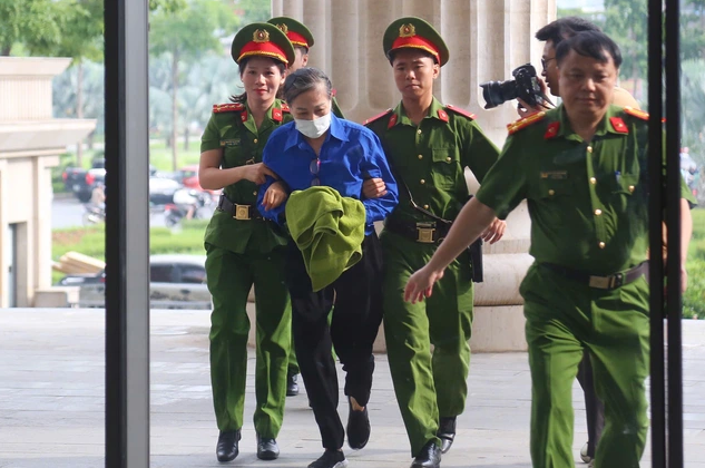 Bắt đầu xét xử 41 bị cáo trong vụ án Tập đoàn Phúc Sơn - Ảnh 2.