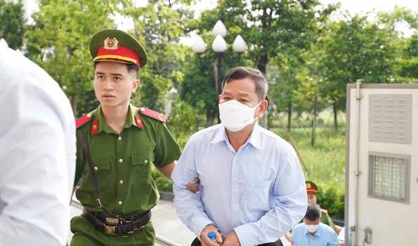 Bắt đầu xét xử 41 bị cáo trong vụ án Tập đoàn Phúc Sơn - Ảnh 3.