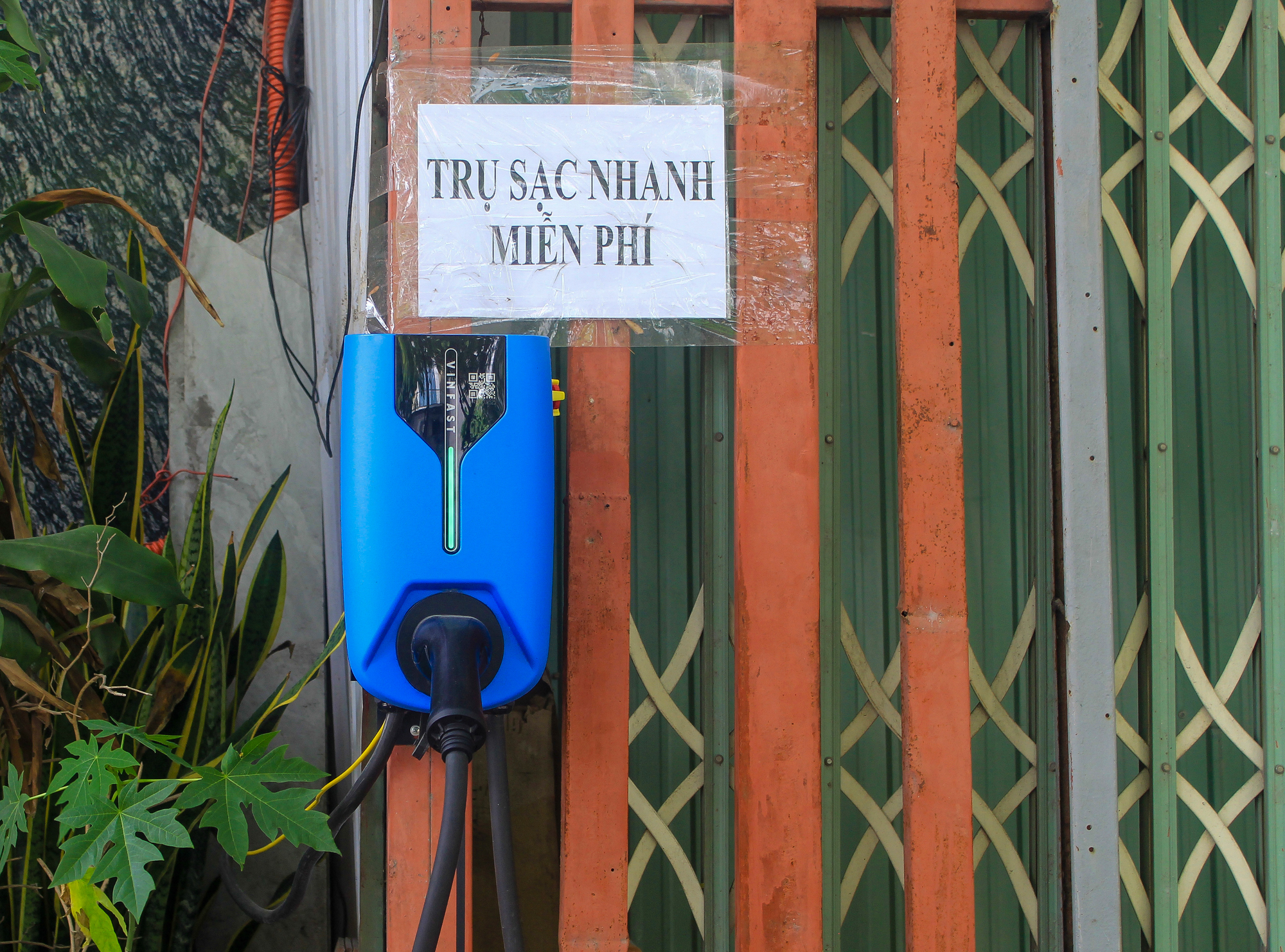 Trạm sạc xe điện phủ khắp nơi, tốc độ triển khai gấp đôi dự kiến, tham vọng 10.000 tỷ của ông Phạm Nhật Vượng dần thành hiện thực- Ảnh 13. Trạm sạc xe điện phủ khắp nơi, tốc độ triển khai gấp đôi dự kiến, tham vọng 10.000 tỷ của ông Phạm Nhật Vượng dần thành hiện thực- Ảnh 13.