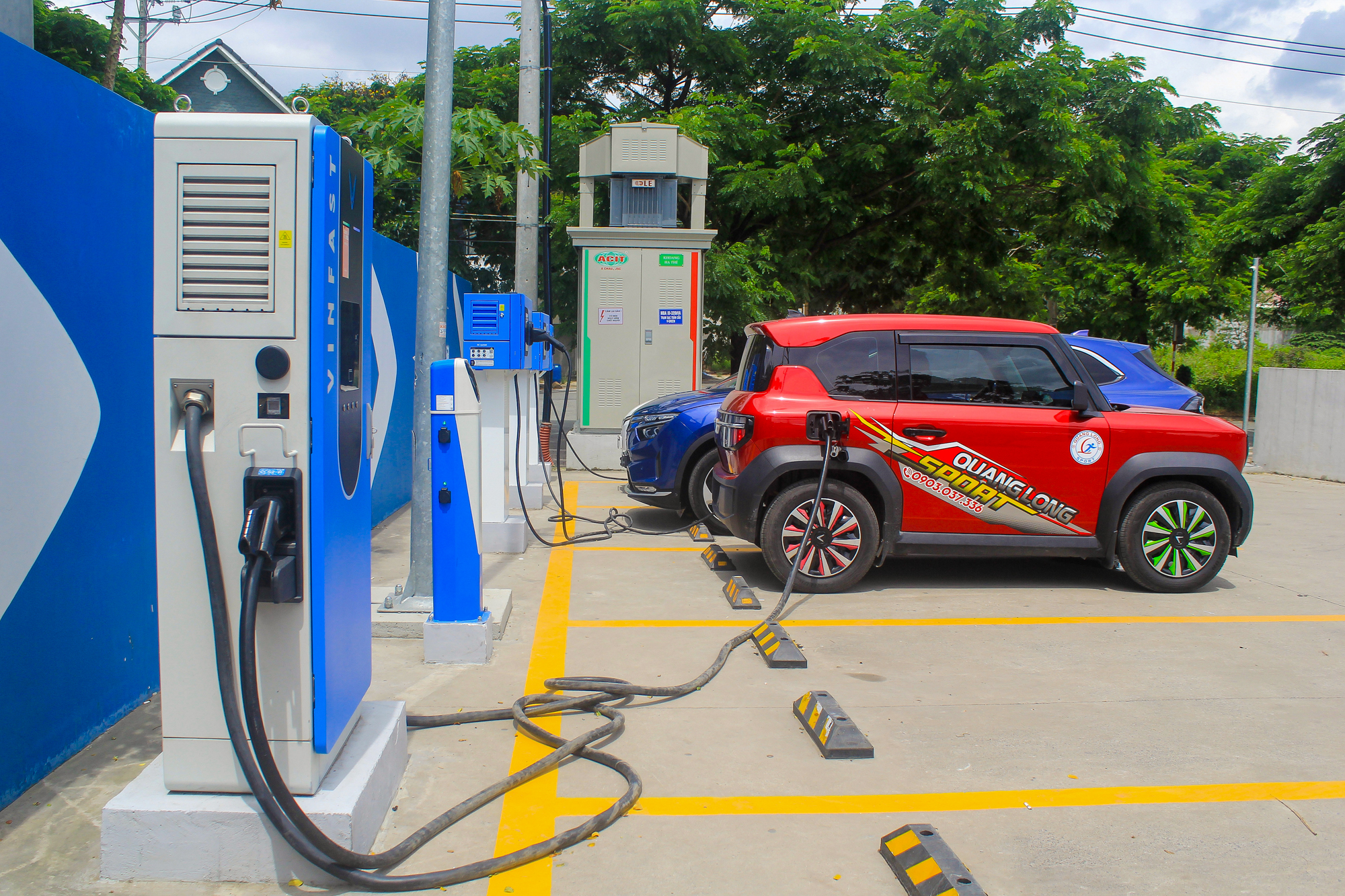 Trạm sạc xe điện phủ khắp nơi, tốc độ triển khai gấp đôi dự kiến, tham vọng 10.000 tỷ của ông Phạm Nhật Vượng dần thành hiện thực- Ảnh 3. Trạm sạc xe điện phủ khắp nơi, tốc độ triển khai gấp đôi dự kiến, tham vọng 10.000 tỷ của ông Phạm Nhật Vượng dần thành hiện thực- Ảnh 3.