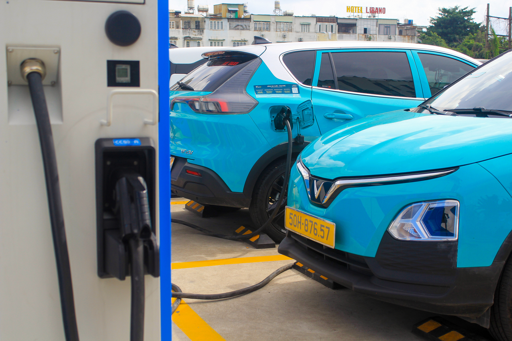 Trạm sạc xe điện phủ khắp nơi, tốc độ triển khai gấp đôi dự kiến, tham vọng 10.000 tỷ của ông Phạm Nhật Vượng dần thành hiện thực- Ảnh 8. Trạm sạc xe điện phủ khắp nơi, tốc độ triển khai gấp đôi dự kiến, tham vọng 10.000 tỷ của ông Phạm Nhật Vượng dần thành hiện thực- Ảnh 8.
