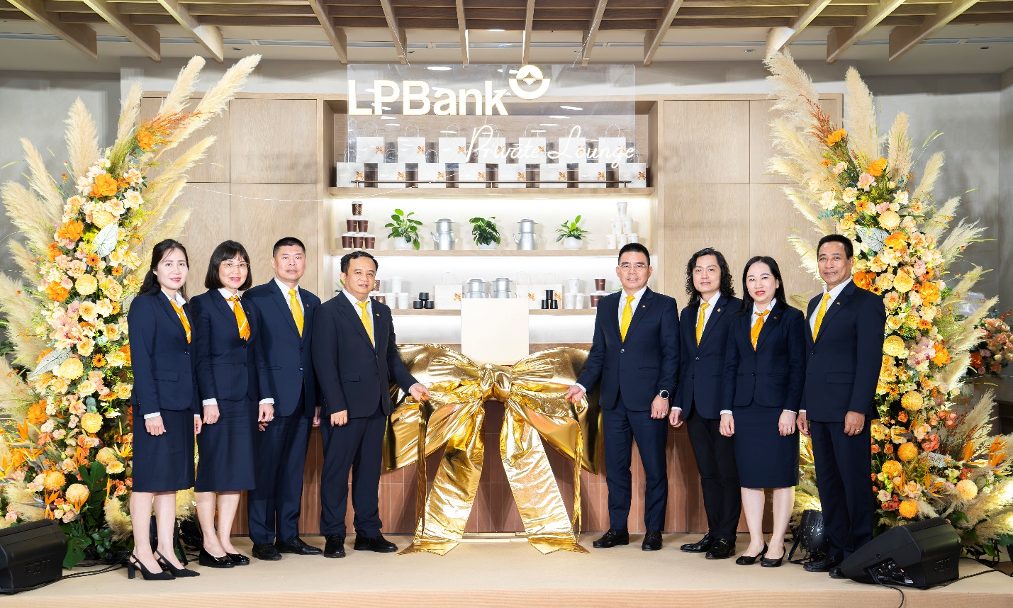 Ngân hàng Lộc Phát ra mắt dịch vụ LPBank Private Lounge dành riêng cho khách hàng cá nhân ưu tiên- Ảnh 1. Ngân hàng Lộc Phát ra mắt dịch vụ LPBank Private Lounge dành riêng cho khách hàng cá nhân ưu tiên- Ảnh 1.