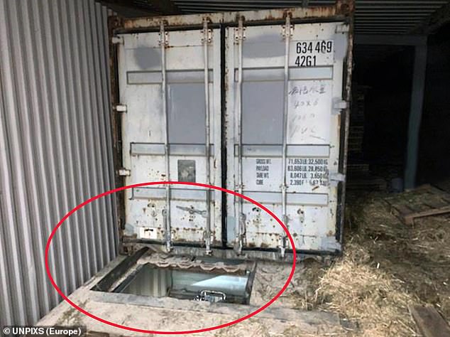 Đào sâu 4 mét dưới lòng đất: Cảnh sát phát hiện nhà máy thuốc lá giả khủng, lợi nhuận hơn 19 tỉ/tuần - Ảnh 2.