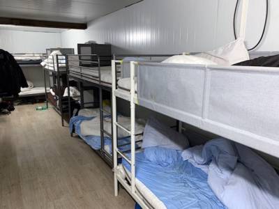 Đào sâu 4 mét dưới lòng đất: Cảnh sát phát hiện nhà máy thuốc lá giả khủng, lợi nhuận hơn 19 tỉ/tuần - Ảnh 4.