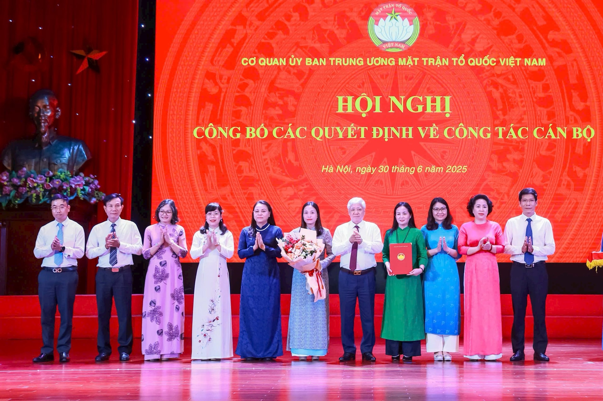 Công bố Quyết định thành lập 19 Ban, đơn vị Cơ quan UBTƯ MTTQ Việt Nam- Ảnh 5. Công bố Quyết định thành lập 19 Ban, đơn vị Cơ quan UBTƯ MTTQ Việt Nam- Ảnh 5.