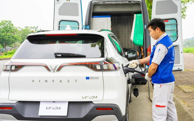 VinFast bất ngờ điều chỉnh chính sách: Bỏ sạc pin lưu động, kéo xe miễn phí tận nơi cho khách hàng- Ảnh 2. VinFast bất ngờ điều chỉnh chính sách: Bỏ sạc pin lưu động, kéo xe miễn phí tận nơi cho khách hàng- Ảnh 2.