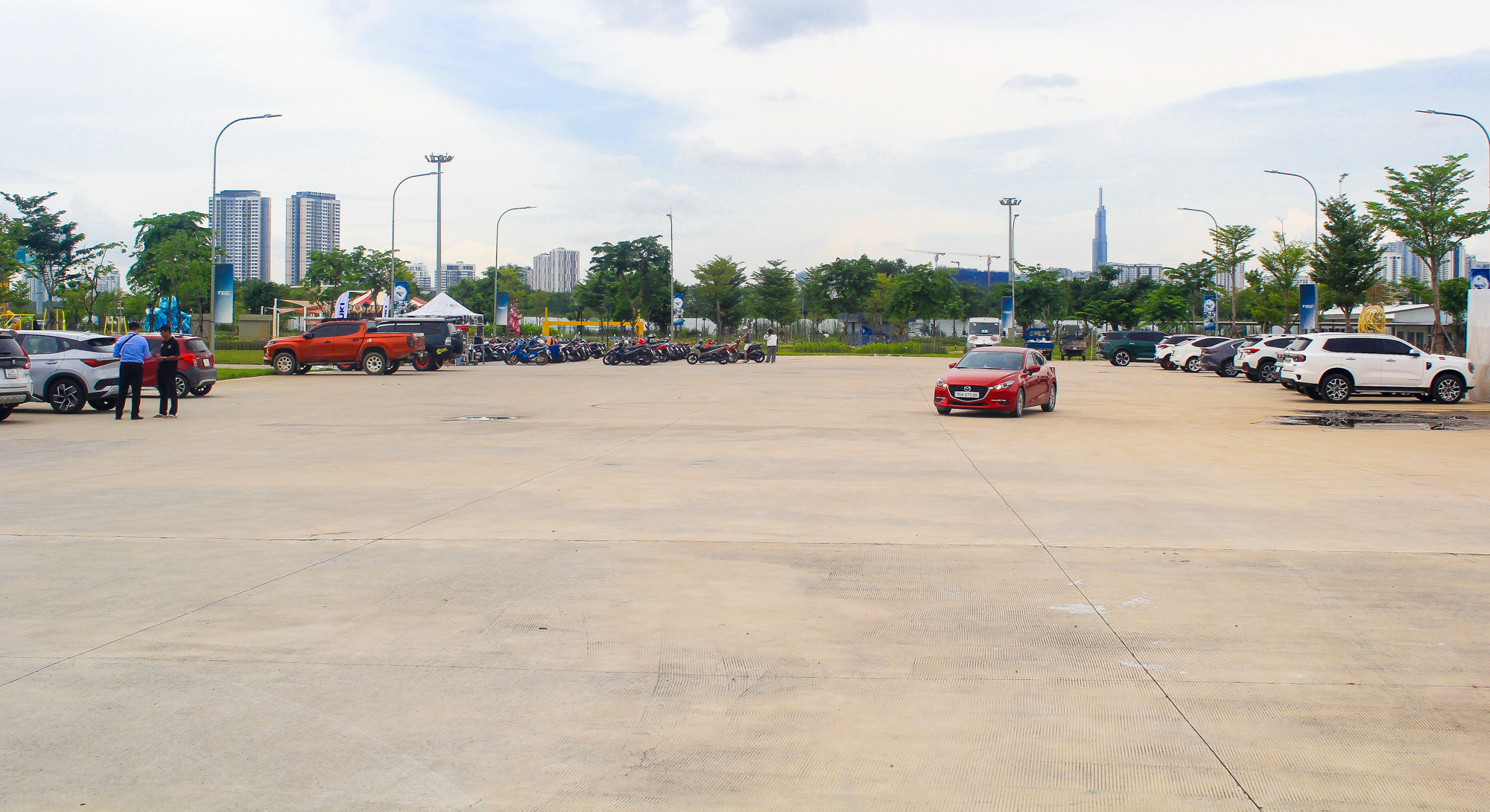 Khu đô thị có bãi đỗ xe rộng bằng công viên Đầm Sen, quảng trường chứa được 40.000 người- Ảnh 3.