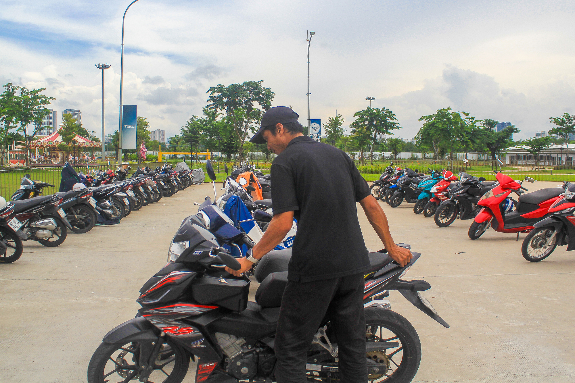 Khu đô thị có bãi đỗ xe rộng bằng công viên Đầm Sen, quảng trường chứa được 40.000 người- Ảnh 4.