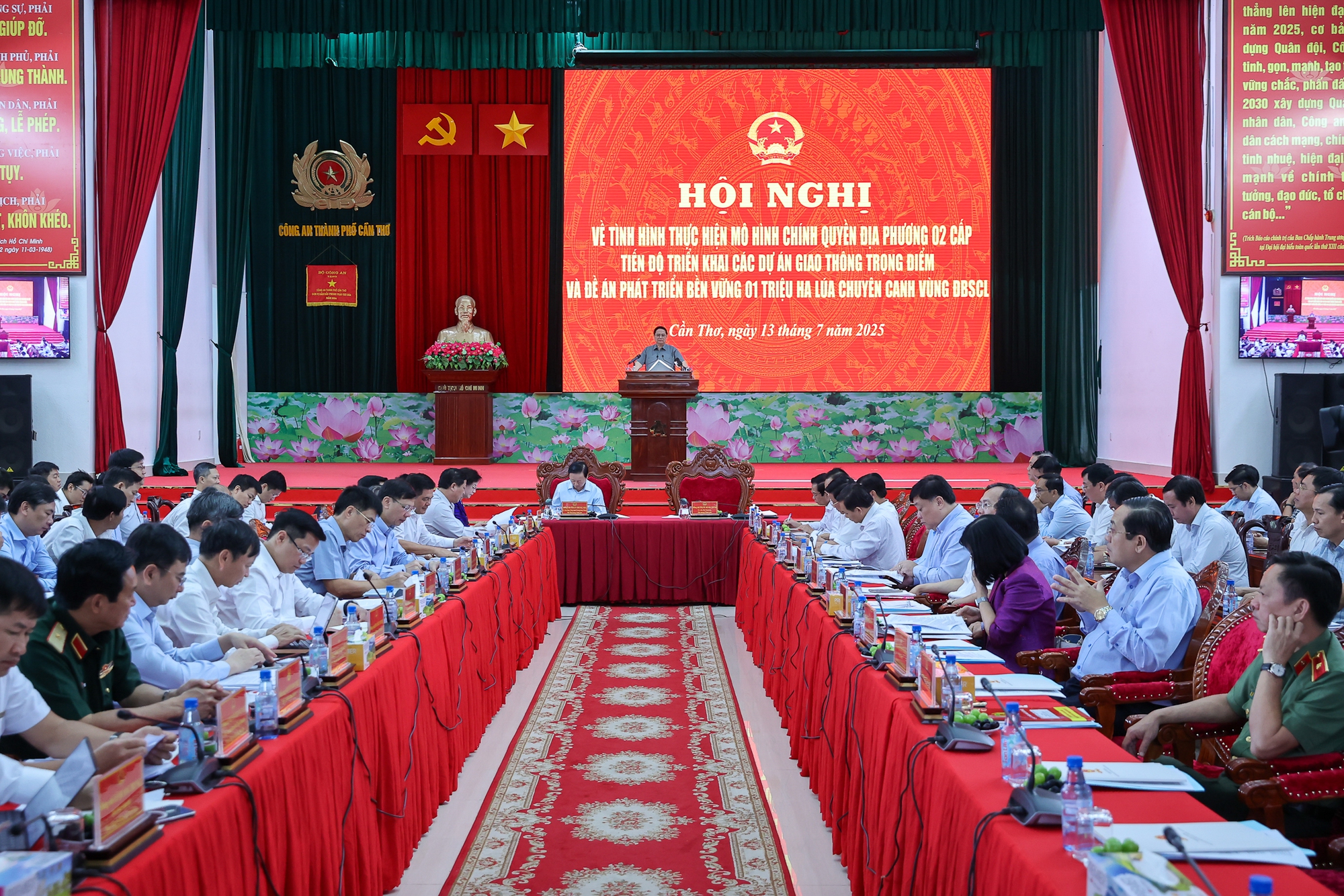 Thủ tướng: Chính quyền địa phương 2 cấp dần đi vào ổn định- Ảnh 3. Thủ tướng: Chính quyền địa phương 2 cấp dần đi vào ổn định- Ảnh 3.