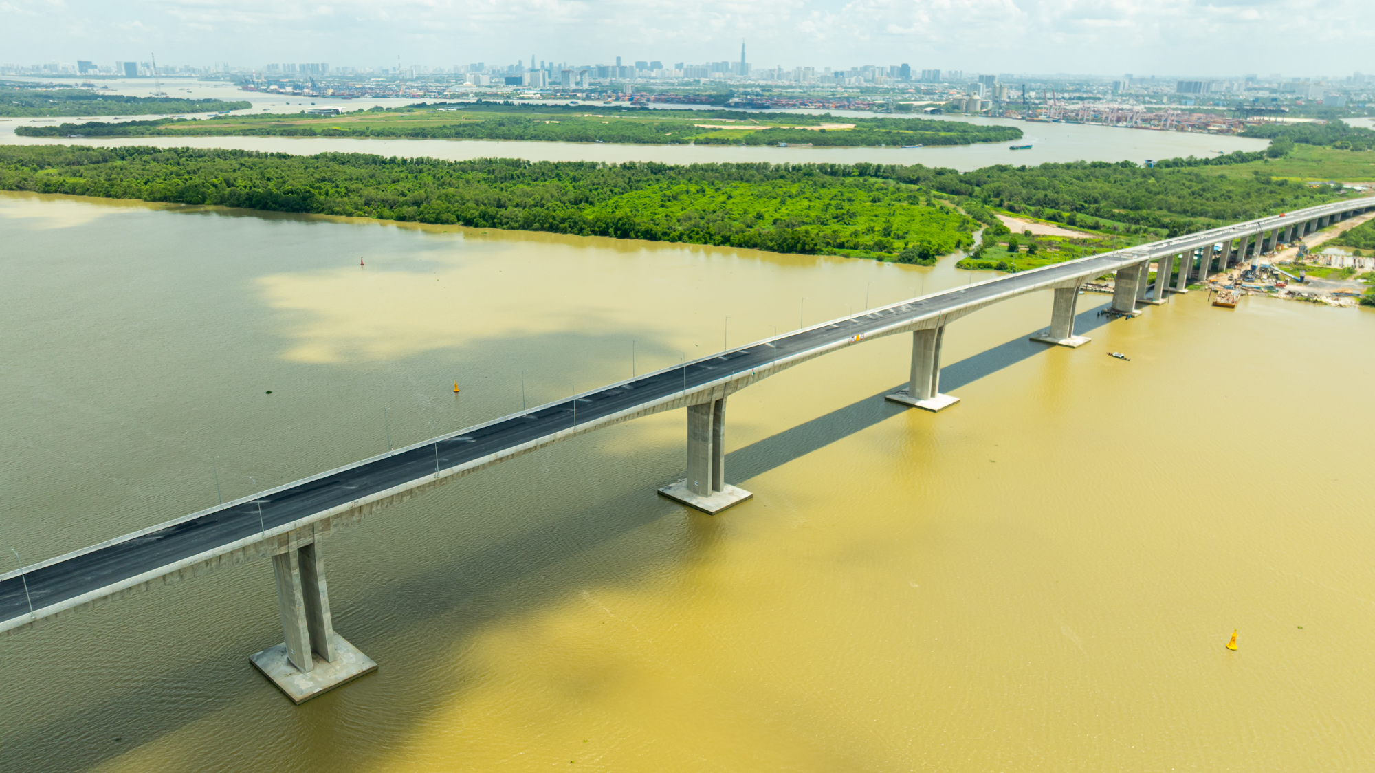 Ngắm cầu lớn nhất đường 75.000 tỷ sắp hoàn thành, hàng loạt dự án ở Đồng Nai sẽ chỉ còn cách phường Sài Gòn 30 phút- Ảnh 2. Ngắm cầu lớn nhất đường 75.000 tỷ sắp hoàn thành, hàng loạt dự án ở Đồng Nai sẽ chỉ còn cách phường Sài Gòn 30 phút- Ảnh 2.
