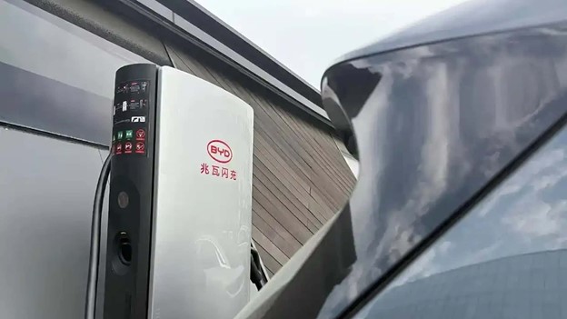 Nền kinh tế số 2 thế giới tăng tốc khai thác 'mỏ vàng' mới: kế hoạch xây 100.000 trạm sạc xe điện, thổi bùng cuộc đua công nghệ giữa các 'ông trùm' ô tô - Ảnh 5.