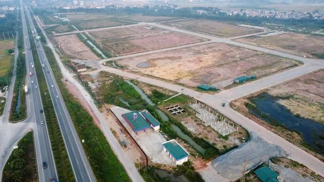 Thủ tướng lập 8 tổ công tác tháo gỡ khó khăn, đẩy mạnh giải ngân đầu tư công - Ảnh 2.