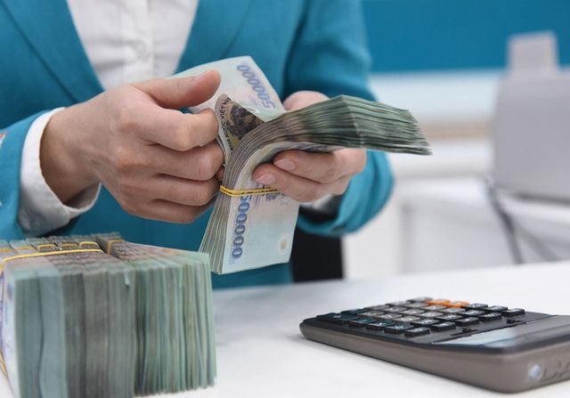 Một ngân hàng thông báo dừng giao dịch chuyển khoản, rút tiền, thanh toán từ đầu tháng 7 đối với nhóm khách hàng dưới đây - Ảnh 1.