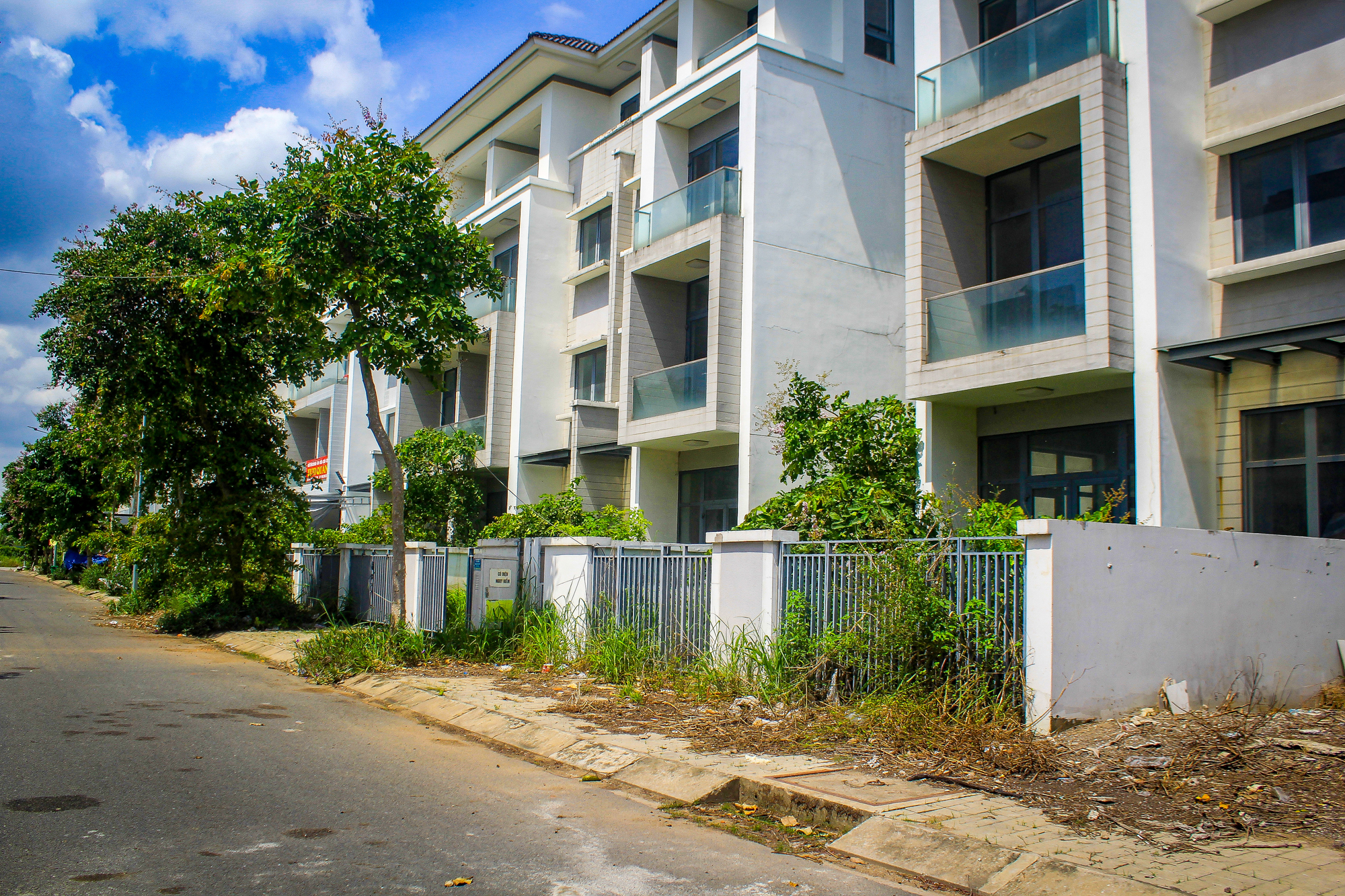 Toàn cảnh hàng chục nghìn nhà hoang, đất nền trống có thể bị đánh thuế luỹ tiến đến 10% ở TP.HCM- Ảnh 12. Toàn cảnh hàng chục nghìn nhà hoang, đất nền trống có thể bị đánh thuế luỹ tiến đến 10% ở TP.HCM- Ảnh 12.