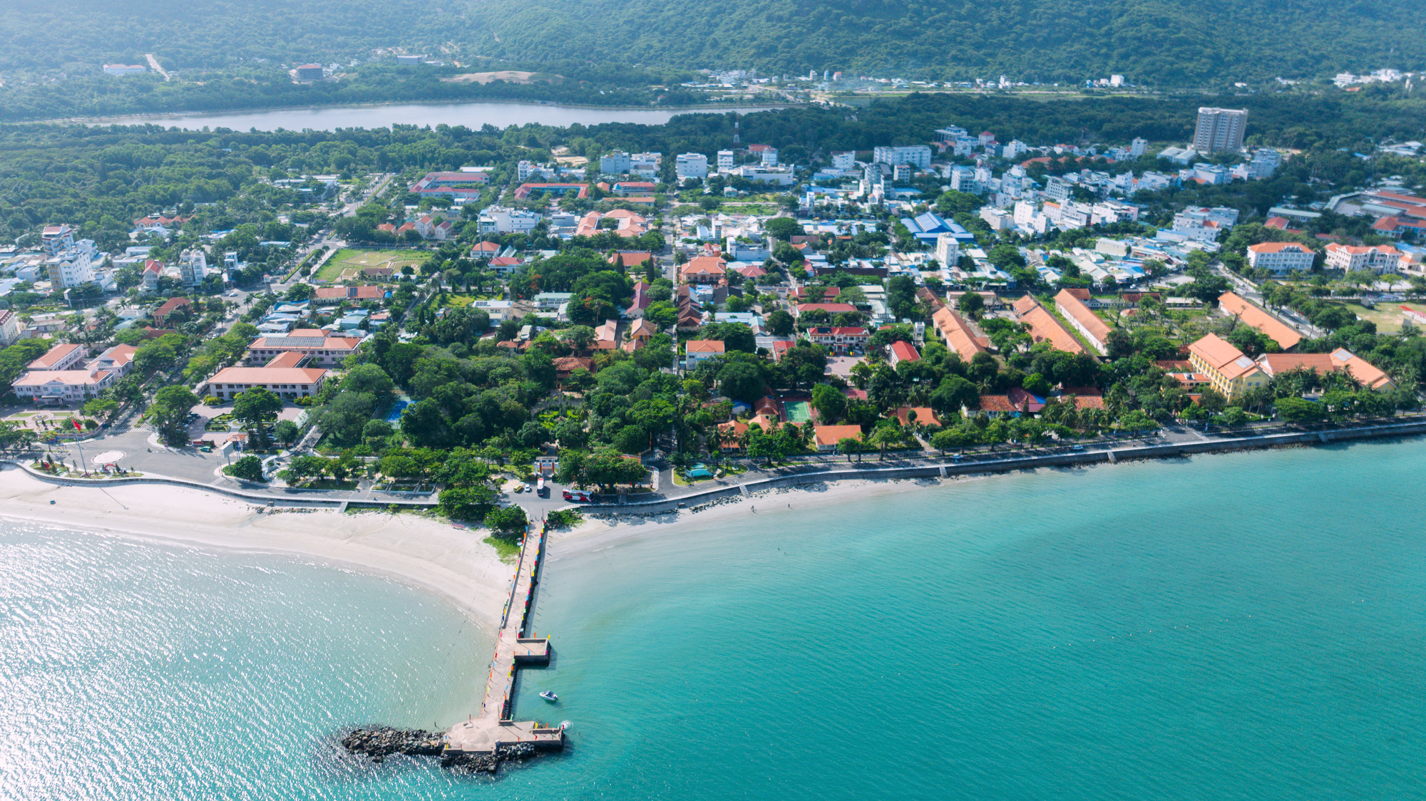 Sân bay duy nhất có đường bay nội thành, cất hạ cánh ngay bên bãi tắm- Ảnh 10. Sân bay duy nhất có đường bay nội thành, cất hạ cánh ngay bên bãi tắm- Ảnh 10.