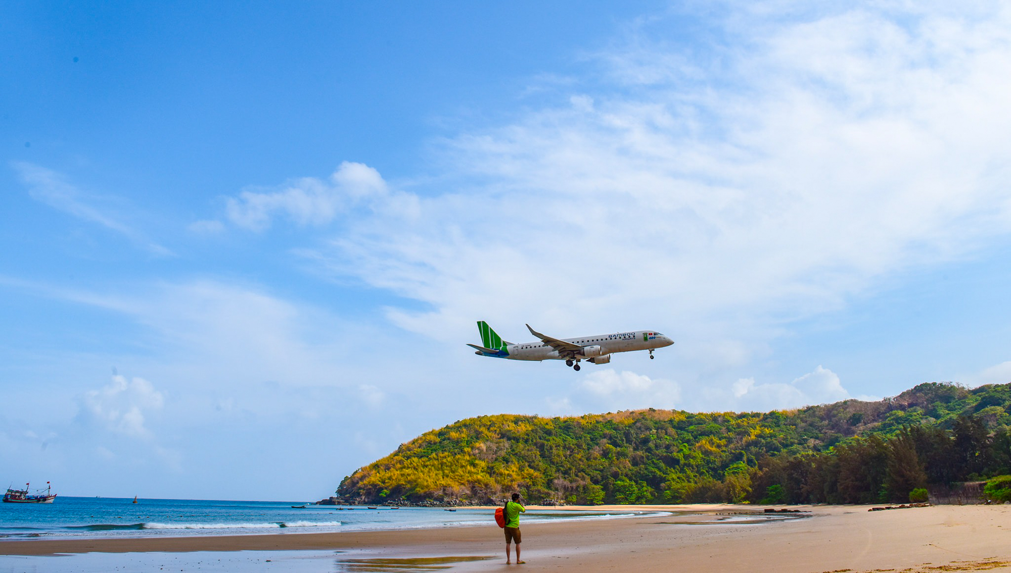 Sân bay duy nhất có đường bay nội thành, cất hạ cánh ngay bên bãi tắm- Ảnh 5. Sân bay duy nhất có đường bay nội thành, cất hạ cánh ngay bên bãi tắm- Ảnh 5.