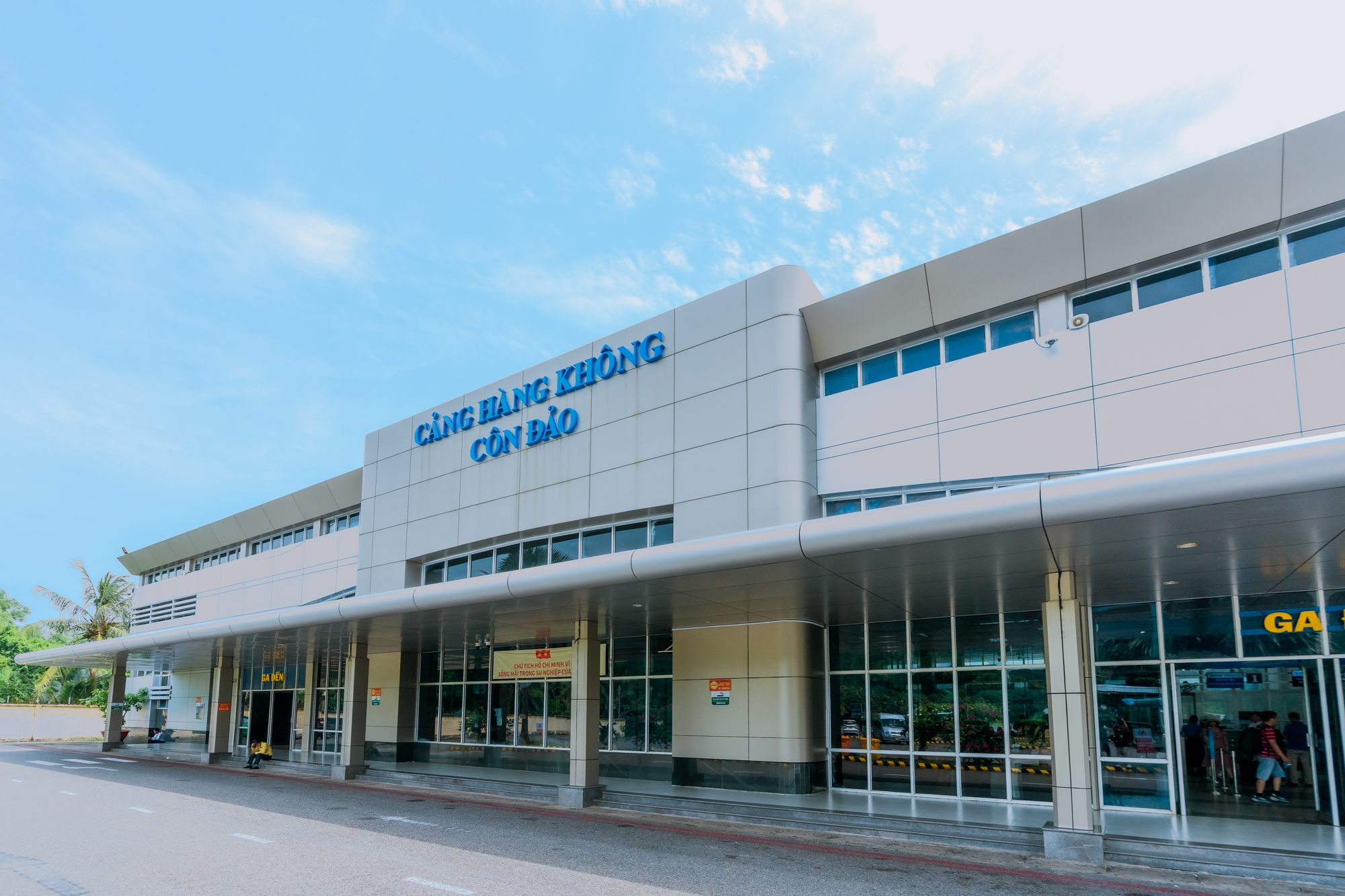Sân bay duy nhất có đường bay nội thành, cất hạ cánh ngay bên bãi tắm- Ảnh 7. Sân bay duy nhất có đường bay nội thành, cất hạ cánh ngay bên bãi tắm- Ảnh 7.