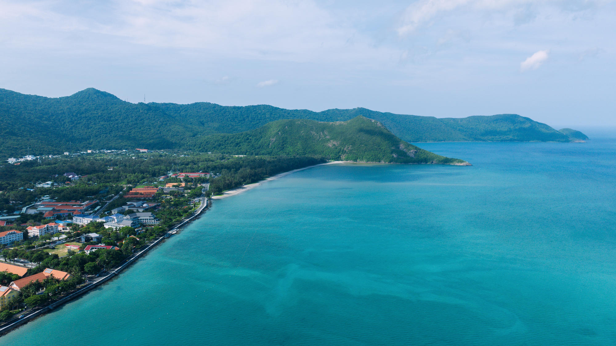 Sân bay duy nhất có đường bay nội thành, cất hạ cánh ngay bên bãi tắm- Ảnh 9. Sân bay duy nhất có đường bay nội thành, cất hạ cánh ngay bên bãi tắm- Ảnh 9.